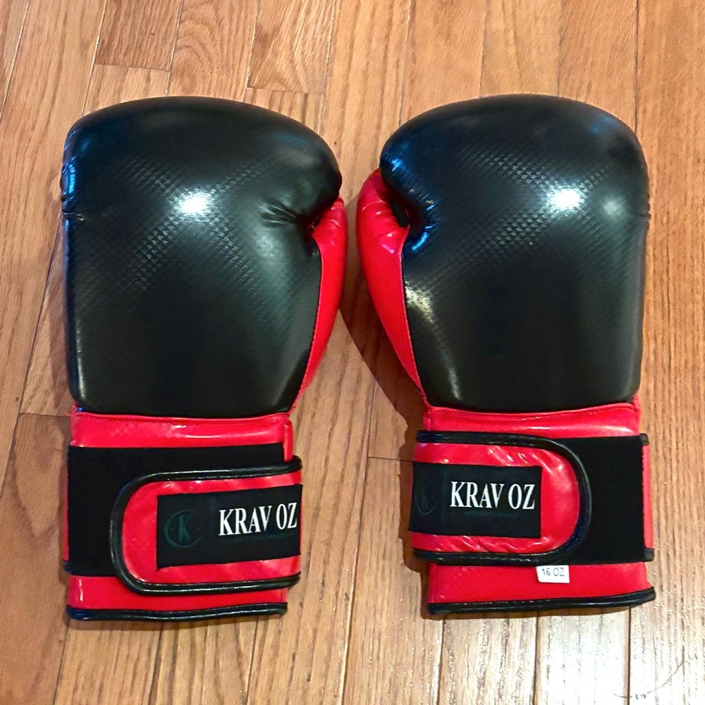 Boxing Gloves (Adults) 🥊 Krav Oz. Perfect Condition.